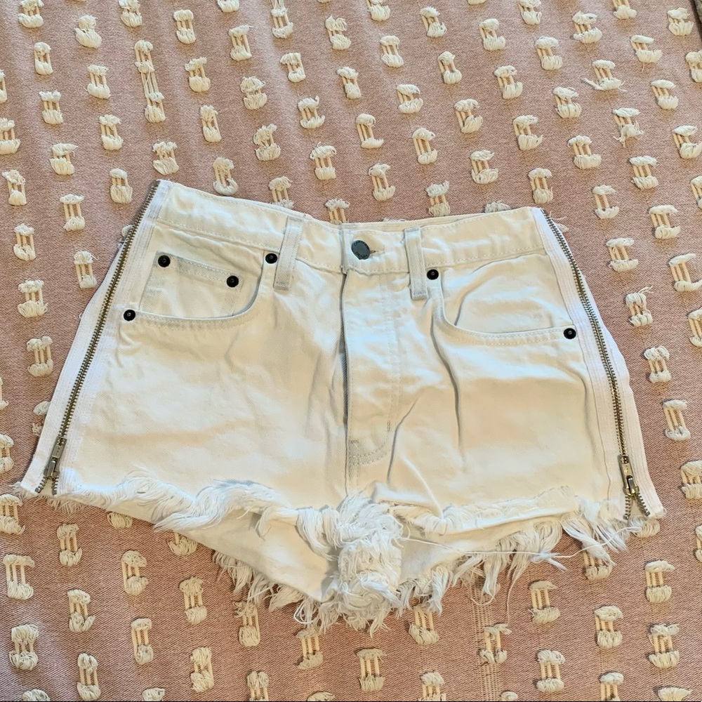 LF CARMAR WHITE DENIM ZIP SHORTS